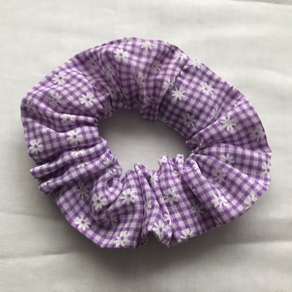 Handmade Scrunchie ‘KENZI’ - Picture 2 of 4